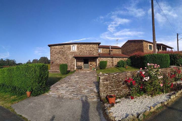 Casa rural para 6 personas, con jardín en Comarca de Arzúa
