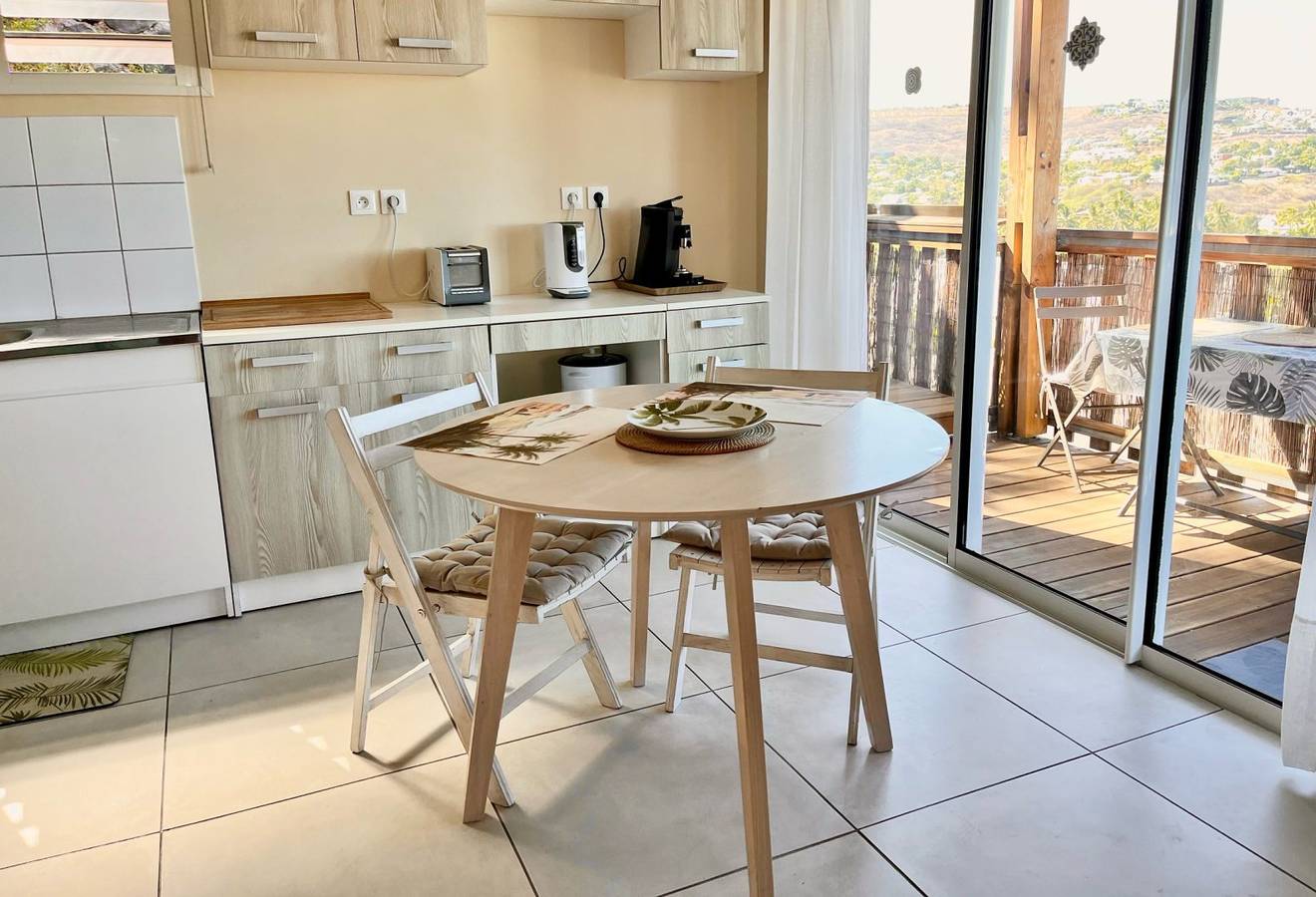 Studio entier, Grand studio avec patio & magnifique vue mer in Saint-Gilles les Bains, Saint-Paul (Réunion)