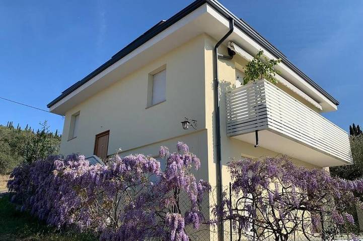 Appartamento vacanze per 5 persone, con terrazza e giardino - 1