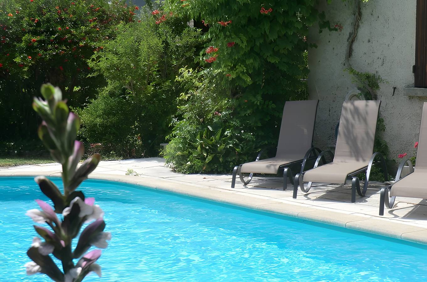 Lou Brès in der Provence nahe Avignon mit privatem Pool, Gärten, Wlan und Klimaanlage in Vedène, Vaucluse