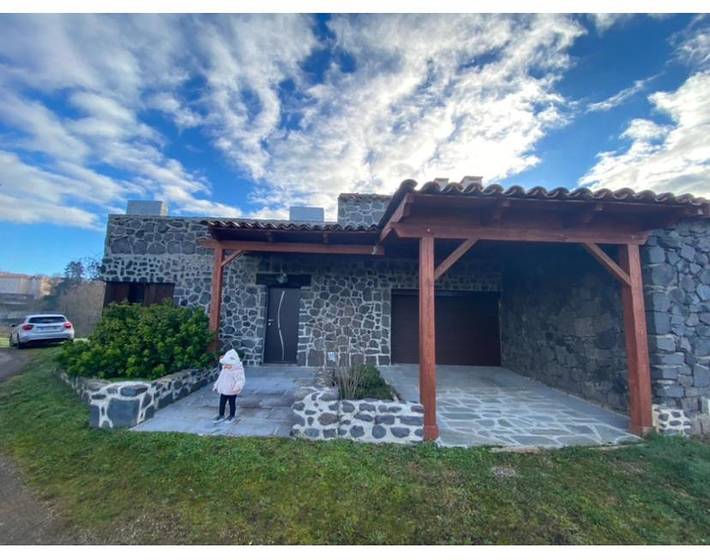 Gîte pour 6 personnes, avec vue et jardin, animaux acceptés à Chilhac