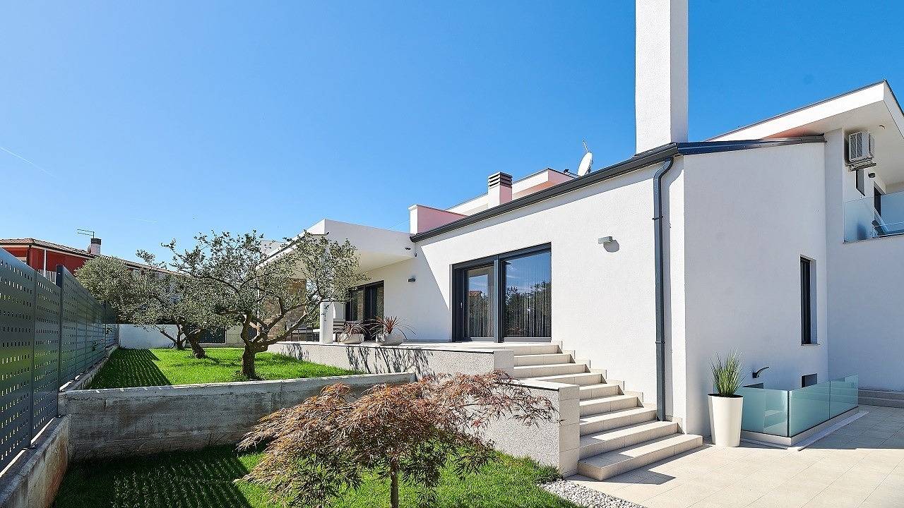 Elegante Villa Dolcea mit Swimmingpool  in Kaštel (Plovanija), Buje