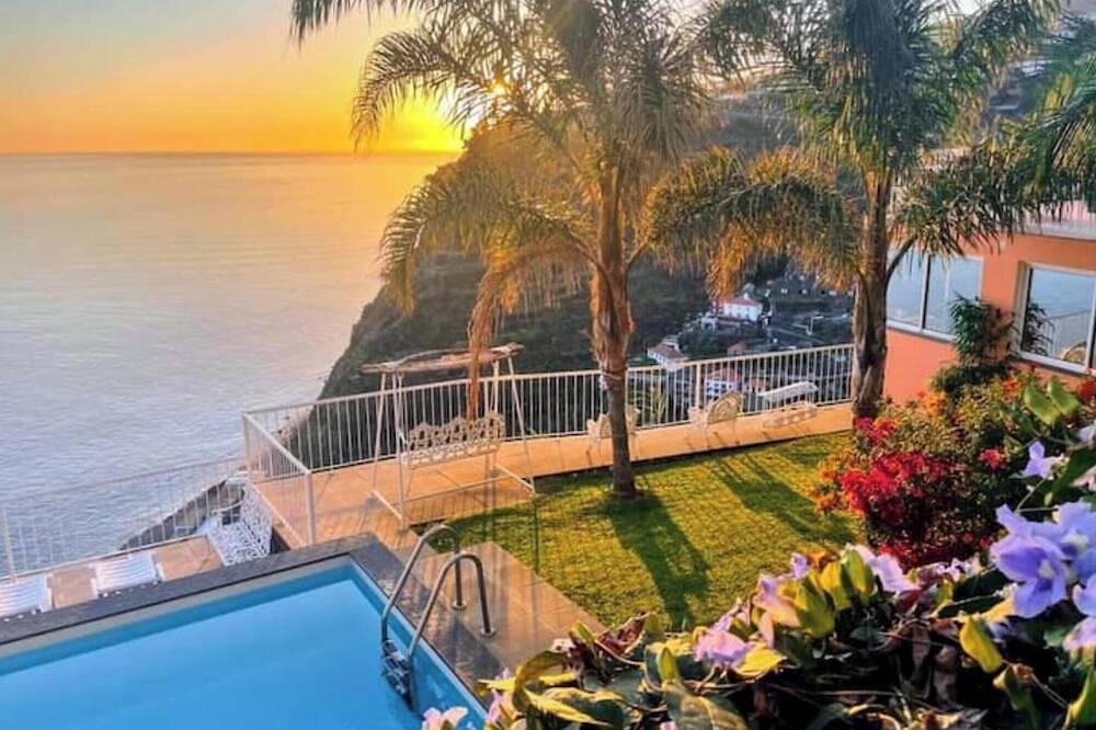 Cliff House in Calheta, Madeira