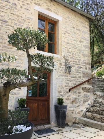 Chambre d’hôte pour 3 personnes, avec vue ainsi que jardin et sauna à Hauteroche