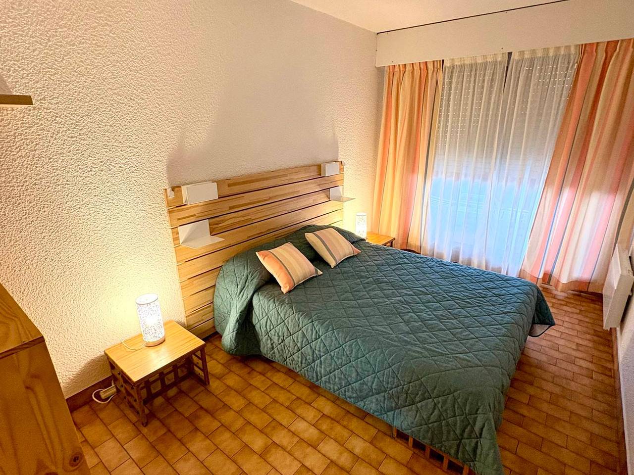 Entire apartment, Apartment for 8, sea view, Wi-Fi included in Roquebrune-Cap-Martin, Mediterranean Coast (France)
