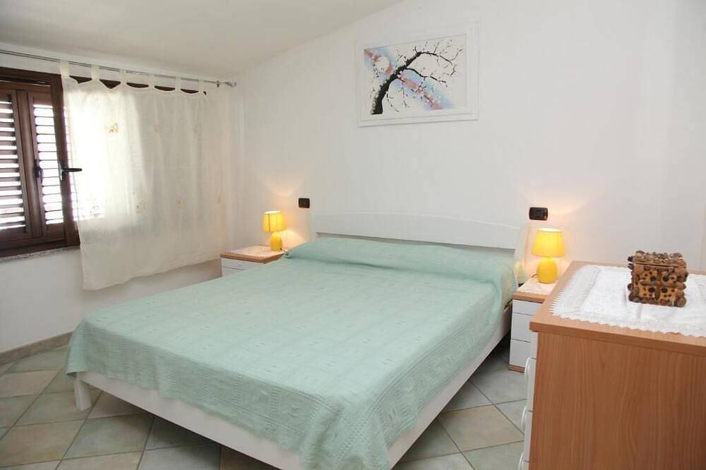 Ganze Wohnung, Stunning apartment with a view of the sea, a 700-meter walk from the beach in Santa Maria Navarrese, Baunei