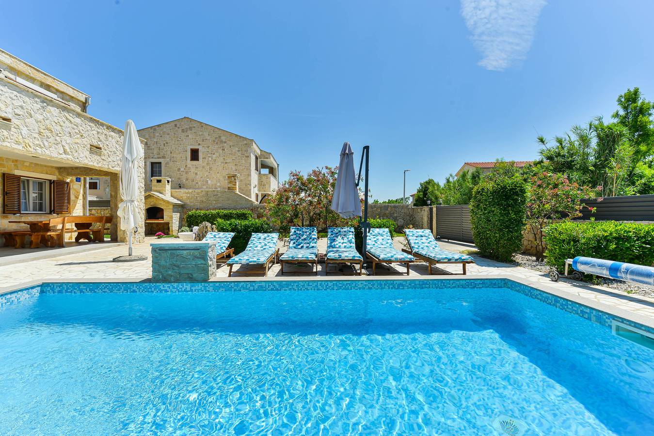 Villa Carnela with heated pool in Privlaka, Zadar