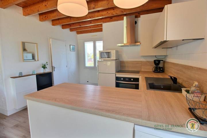 Gîte pour 4 personnes, avec jardin et terrasse à Saint-Quay-Perros - 4