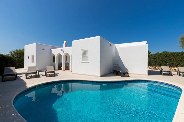 Casa vacanza per 6 persone, con Balcone e Giardino a Cala Blanca
