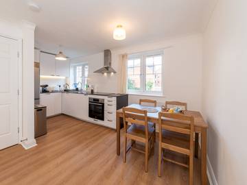 Apartment for 4 People in Reading, North Wessex Downs, Photo 3