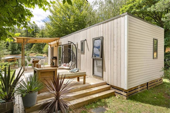 Mobil home pour 6 personnes, avec piscine ainsi que jardin et terrasse, animaux acceptés