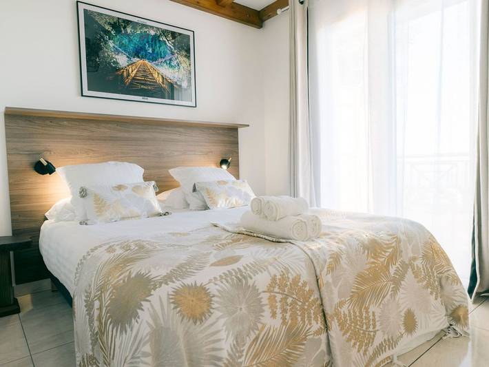 Gîte pour 4 personnes, avec terrasse et piscine aux Avirons - 4