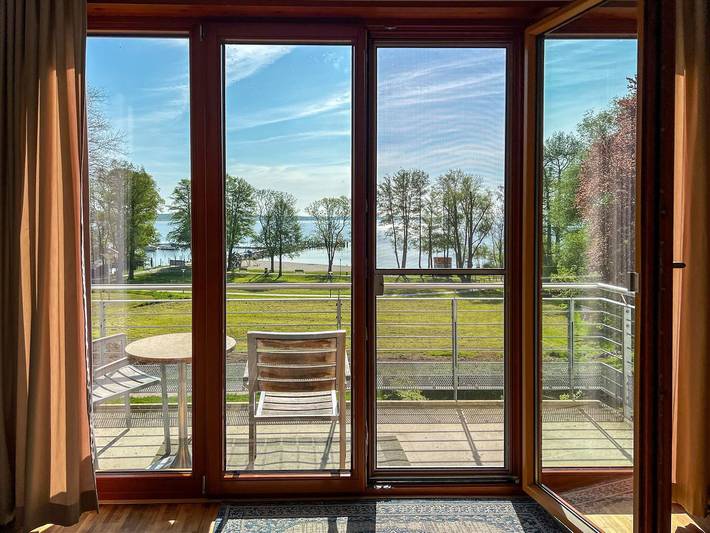 Ferienwohnung für 4 Personen, mit Balkon und Seeblick in Klink