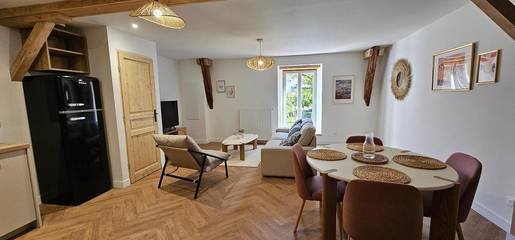 Gîte pour 4 personnes, avec jardin ainsi que vue et piscine à Antignac