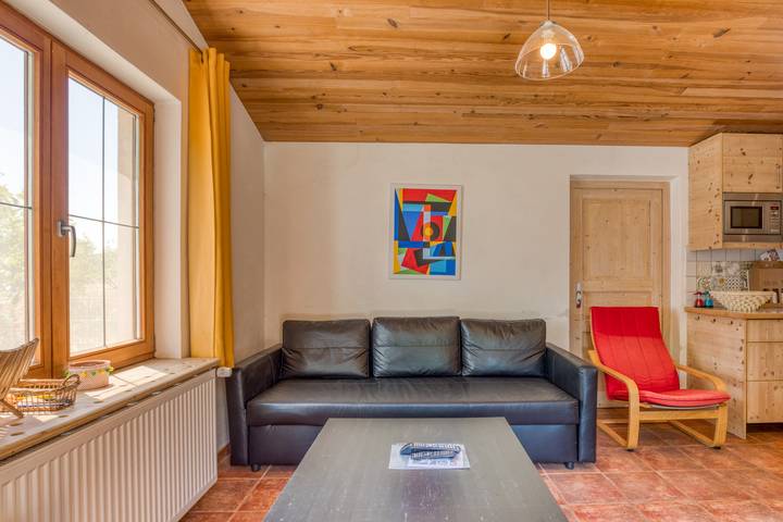 Maison Orange Au Bord De La Rivière avec piscine partagée in Aspiran, Région de Lodève