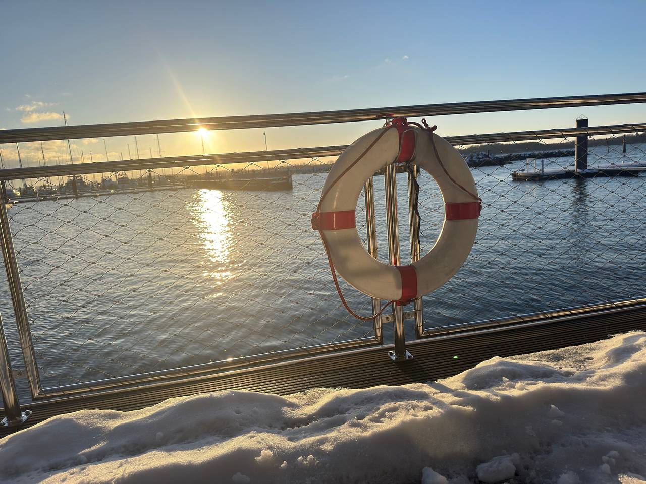 Hausboot Floating Home Nr 1 mit Meerblick, Sauna, Dachterrasse & Wlan in Kieler Förde, Laboe