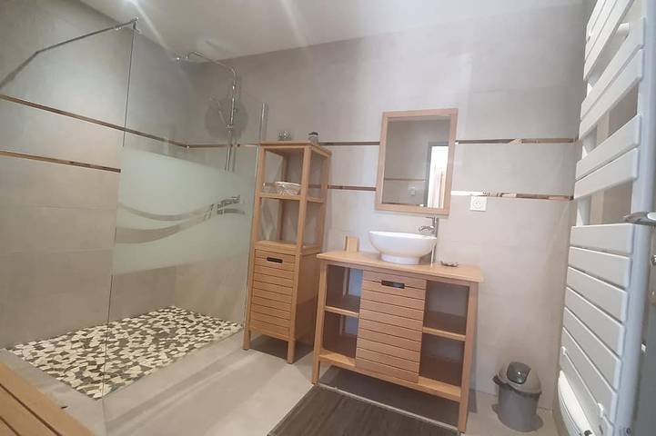 Location de vacances pour 5 personnes, avec terrasse et jardin, animaux acceptés à Ceyzérieu - 4