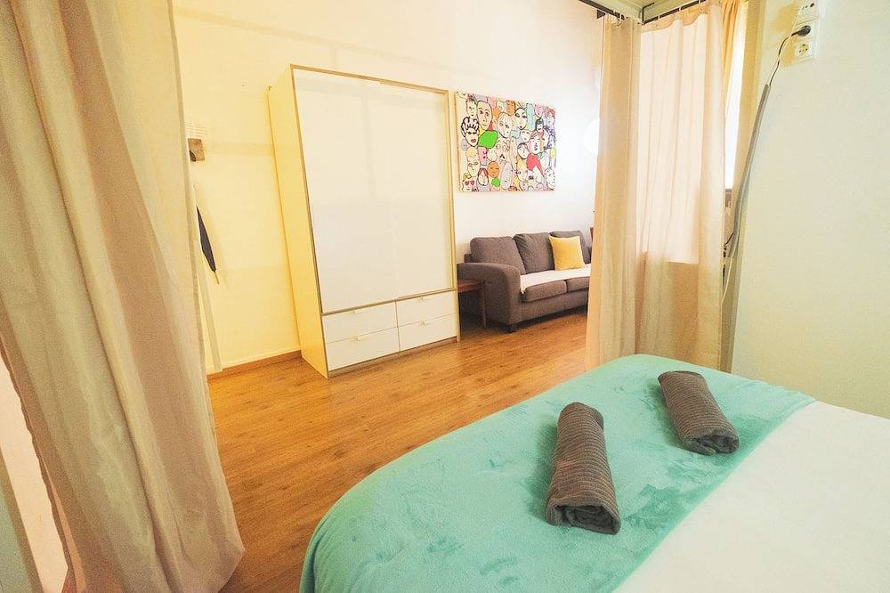 Appartamento intero, Studio in Gracia with balcony in Barcelona Centre, Barcellona