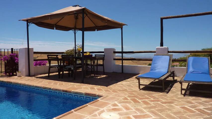 Chalet para 5 personas, con jacuzzi y terraza además de piscina y jardín, Se admiten mascotas en Antequera - 3