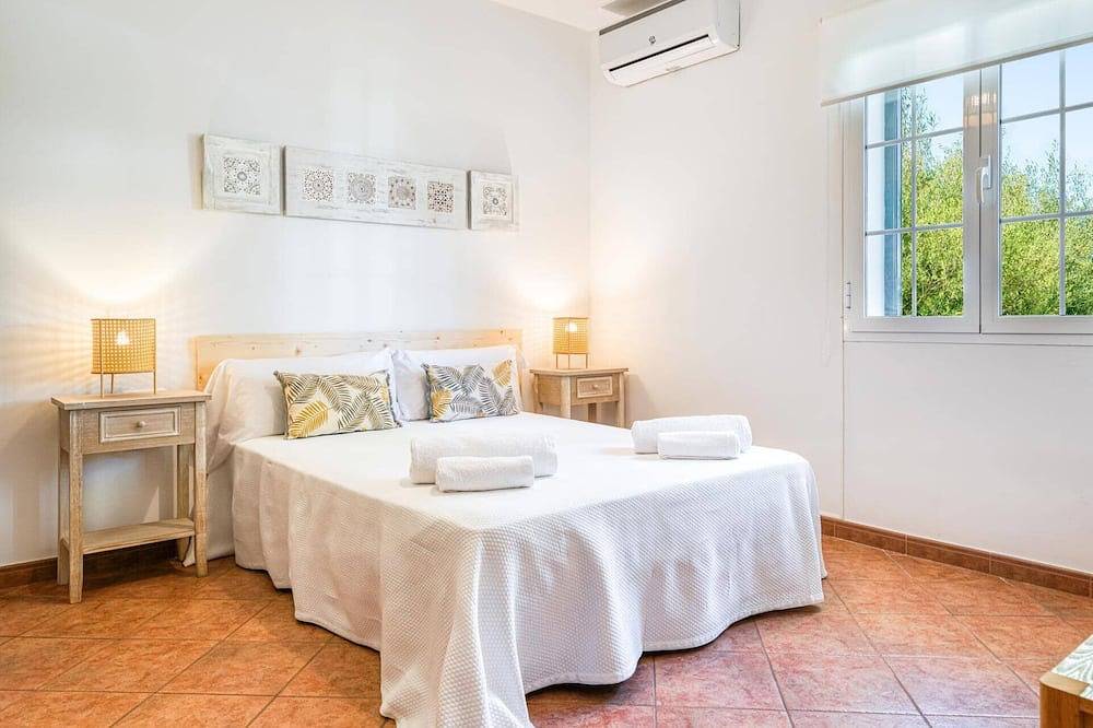 Villa Arenal by Villa Plus in Coves Noves, Es Mercadal