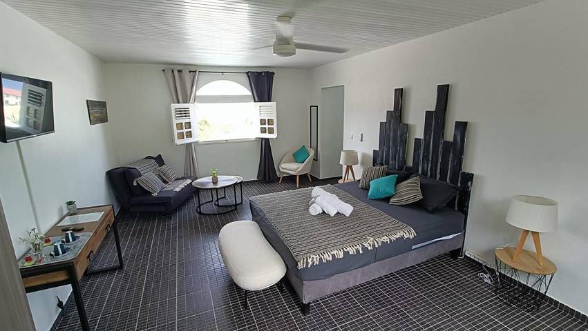 Location de vacances pour 5 personnes, avec jardin ainsi que piscine et vue à Saint-Pierre (ville) - 3