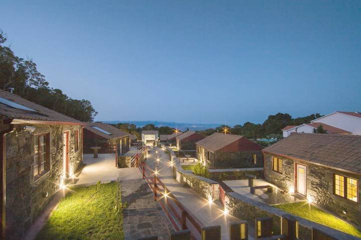 Ferienanlage für 2 Personen, mit Terrasse und Whirlpool sowie Garten und Ausblick in Portugal - 3