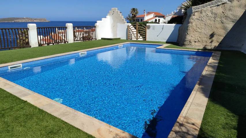 Ganze Wohnung, Ferienwohnung 'Vistafaro' mit Meerblick, Gemeinschaftspool und Wlan in Platja de Fornells, Es Mercadal