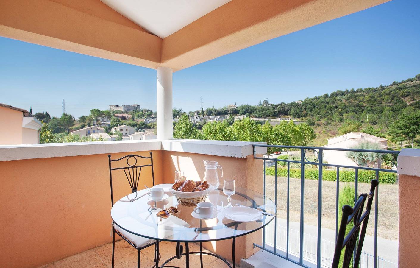 Appartement entier, Appartement de vacances pour 8 personnes avec balcon in Gréoux-les-Bains, Parc naturel régional du Verdon
