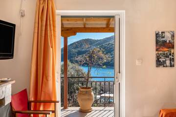 Holiday Apartment for 5 People in Greece, Photo 4