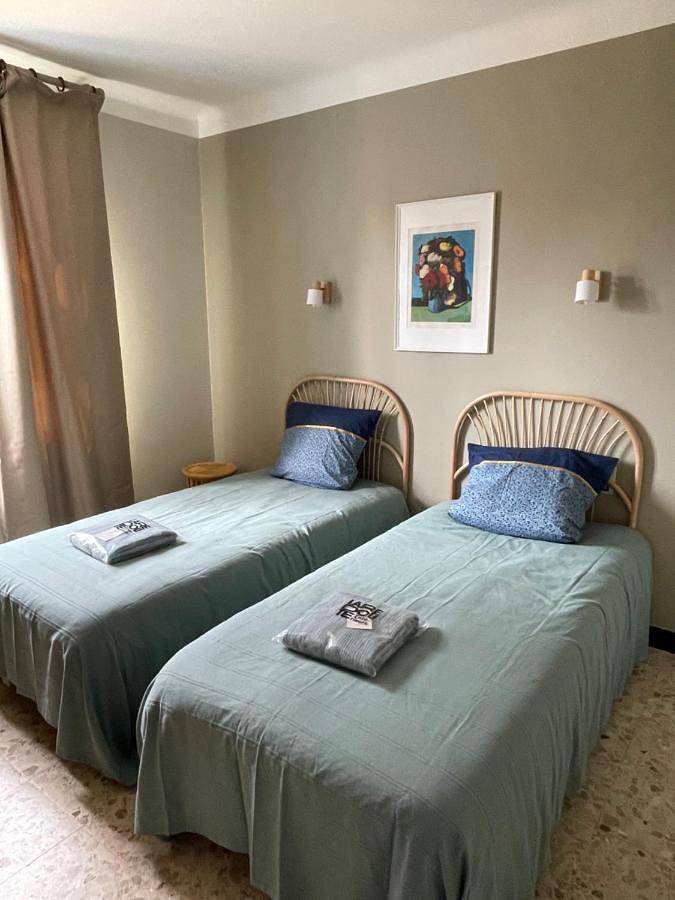 Gîte pour 4 personnes, avec vue ainsi que terrasse et piscine à Valréas - 2