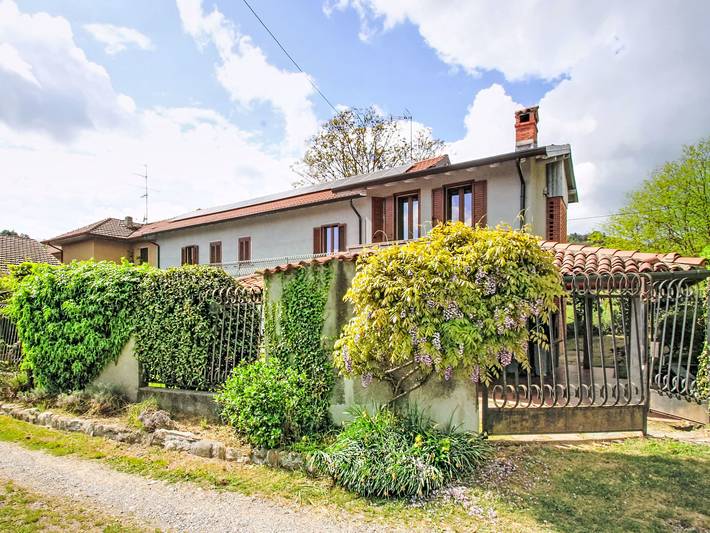 Casa vacanza per 4 persone, con Balcone e Terrazza nonché Giardino a Comune di Vergiate