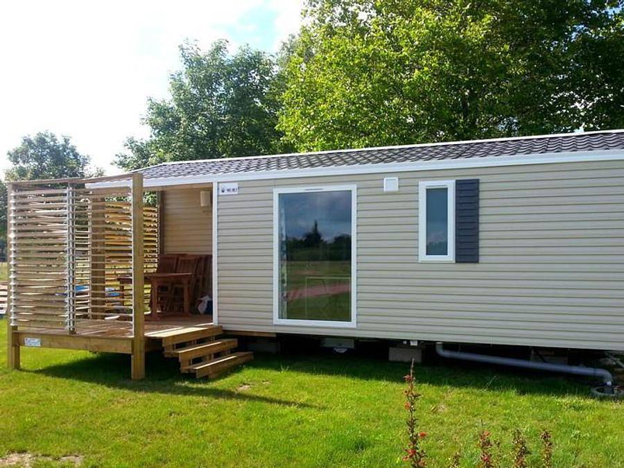 Flower Camping Loire et Châteaux - Mobilheim 4 personen - Standard 27m² (2 Zimmer) + integrierte Terrasse in Bréhémont, Loire-Tal