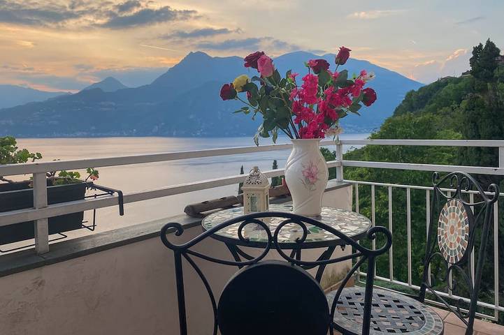 Villa for 13 people, with hot tub and garden, with pets in Lake Como