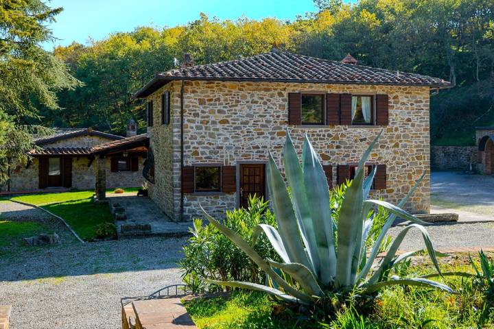 Casa vacanza per 10 persone, con giardino e piscina, con animali domestici a Civitella in Val di Chiana