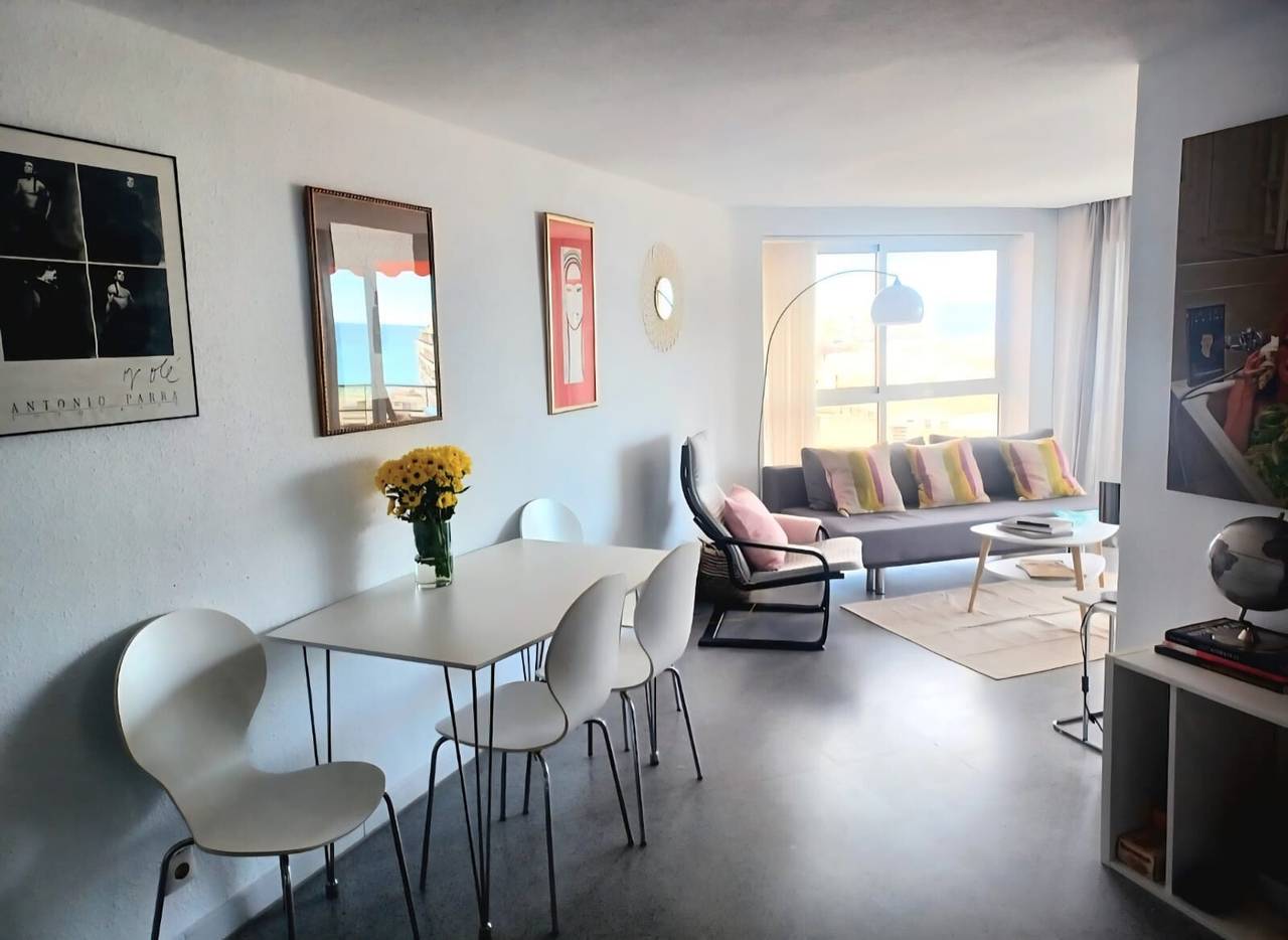 Entire apartment, Apartment 'Sea View' with Ocean Views, Wi-Fi, and Air Conditioning in La Carihuela, Torremolinos