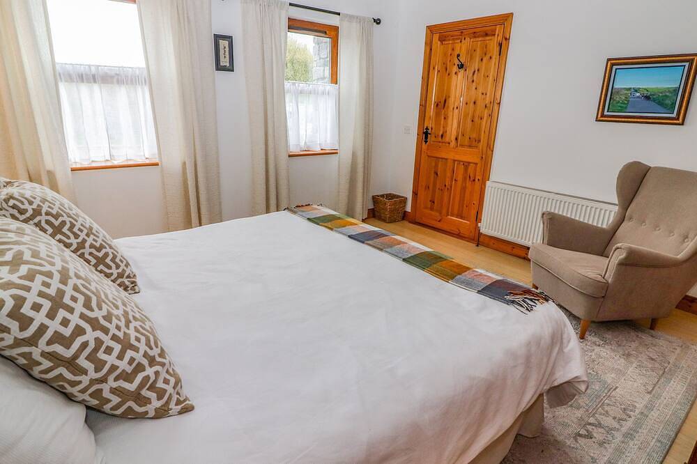 Cherry Blossom Cottage, family friendly in Quilty, County Clare in County Clare