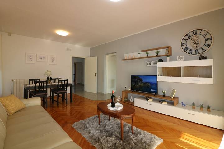 Ferienwohnung für 9 Personen, mit Terrasse und Pool in Istrien