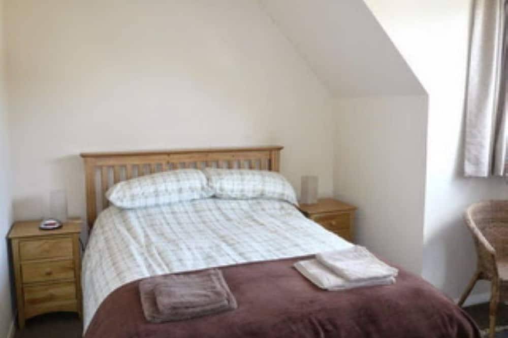 Popular Comfortable Well Equipped Cottage in Peaceful Ullapool Street w Parking in Ullapool, Highlands
