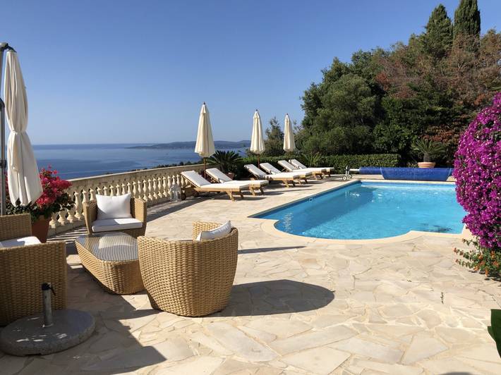Gîte pour 12 personnes, avec piscine
