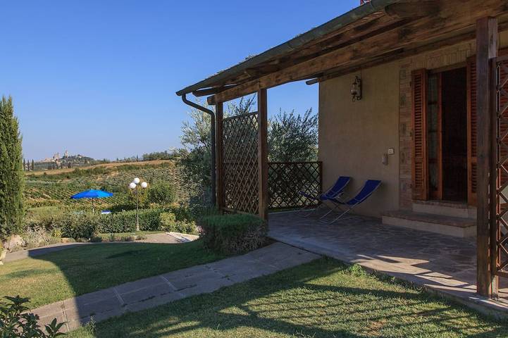 Gîte pour 4 personnes, avec terrasse et piscine, animaux acceptés