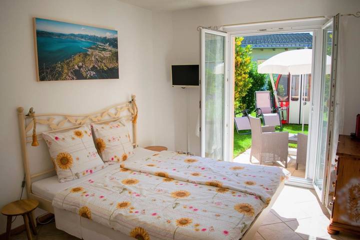 Location de vacances, avec Balcon et Jacuzzi ainsi que Terrasse et Jardin à Port-Valais