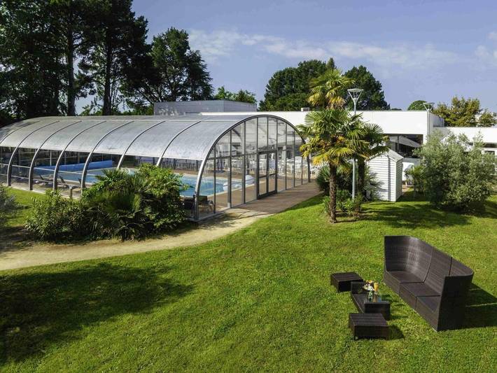 Hôtel pour 4 personnes, avec Terrasse ainsi que Jardin et Piscine à Carquefou