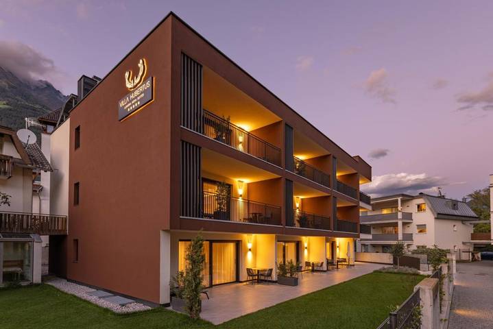 BnB für 4 Personen, mit Balkon und Terrasse sowie Garten und Pool in Naturns