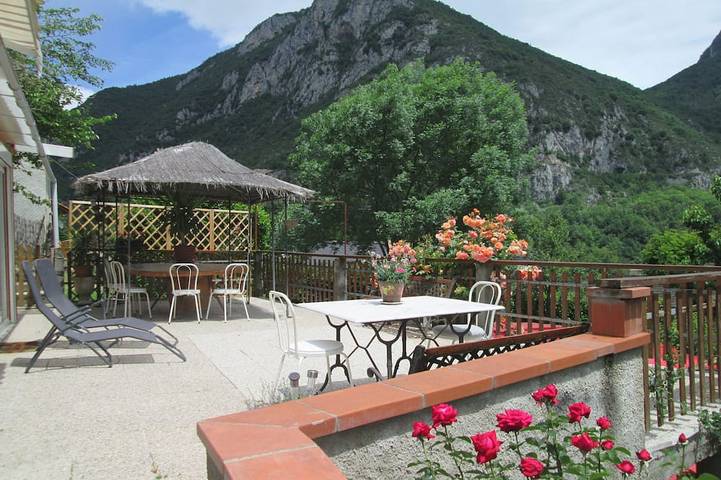 Location de vacances pour 6 personnes, avec jardin et terrasse dans Alliat