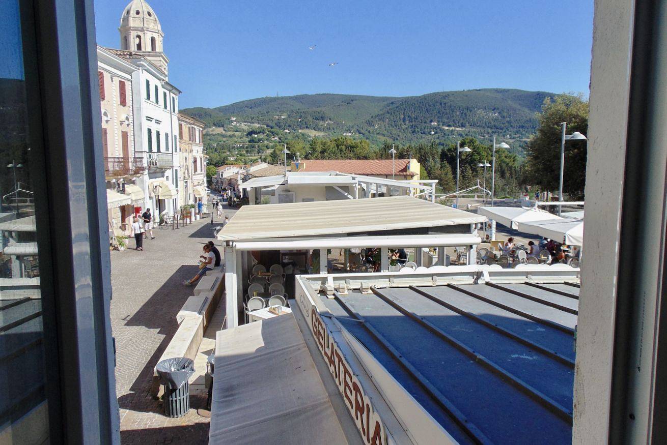 Entire apartment, S239 - Sirolo, three-room apartment in the square with air conditioning in Sirolo, Riviera del Conero