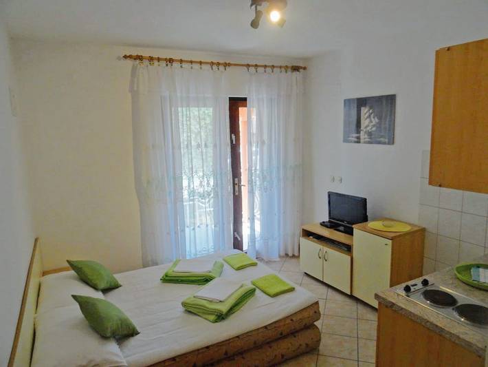 Ferienwohnung für 2 Personen, mit Balkon/Terrasse in Biograd na Moru