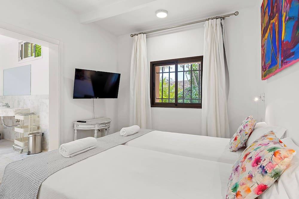 Relax Private villa with Heated pool, 3 bedrooms in Guargacho, San Miguel de Abona