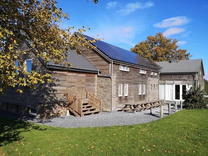 Location de vacances pour 26 personnes, avec jardin ainsi que piscine et sauna, animaux acceptés à Vielsalm - 2