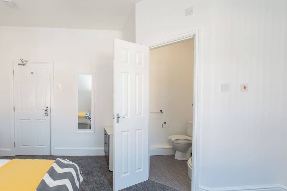 Ferienhaus-Eigenes Badezimmer-Whole in Crewe, Cheshire East