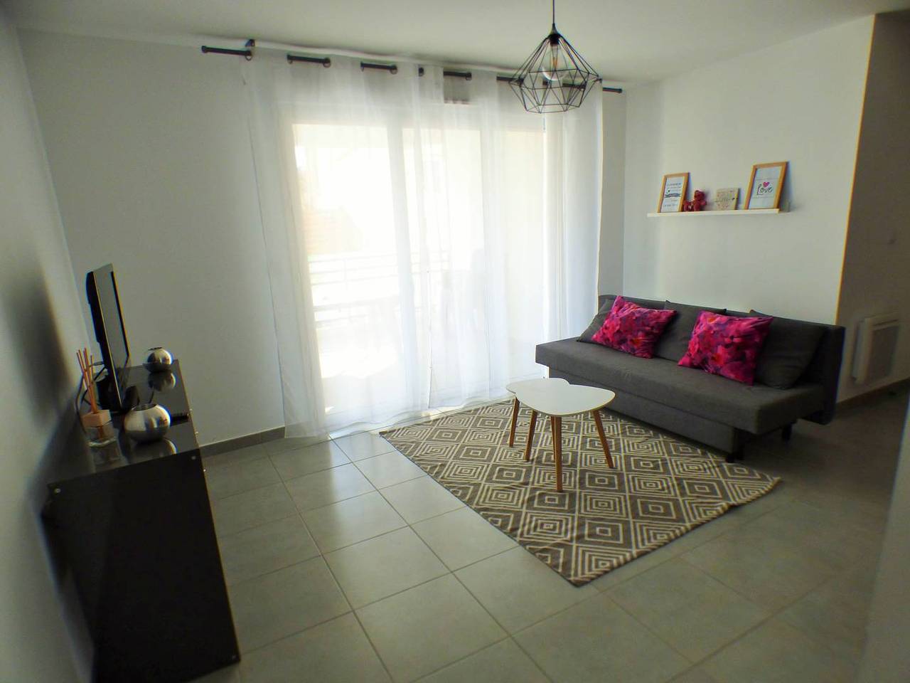Entire holiday apartment, Modern apartment in new residence in Mar Vivo in Les Sablettes, La Seyne-sur-Mer